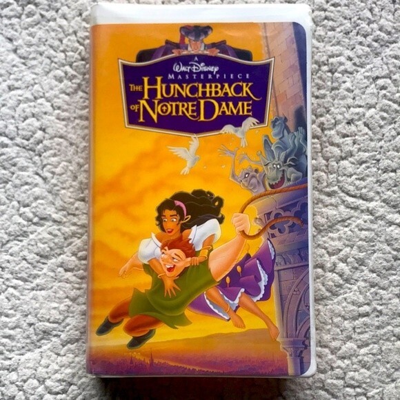 Walt Disney’s The Hunchback of Notre Dame VHS - Picture 1 of 4